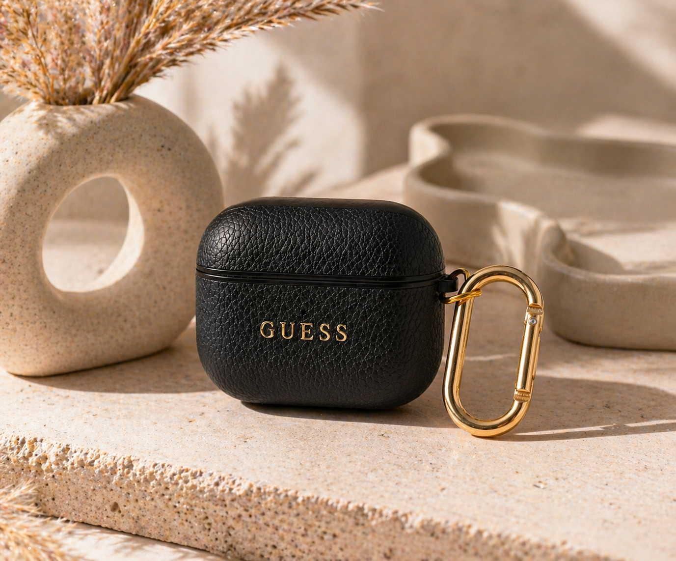 Guess PU Grained Classic Logo Pouzdro - pohled 1