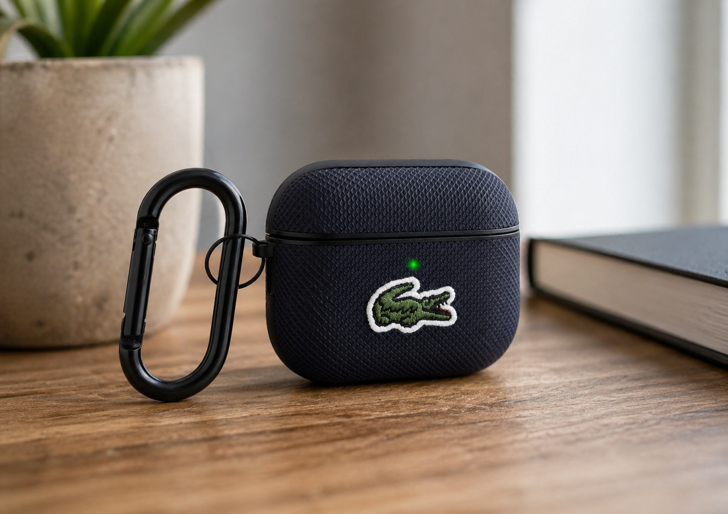 Lacoste Petit Pique Croc Logo Patch Pouzdro - pohled 1