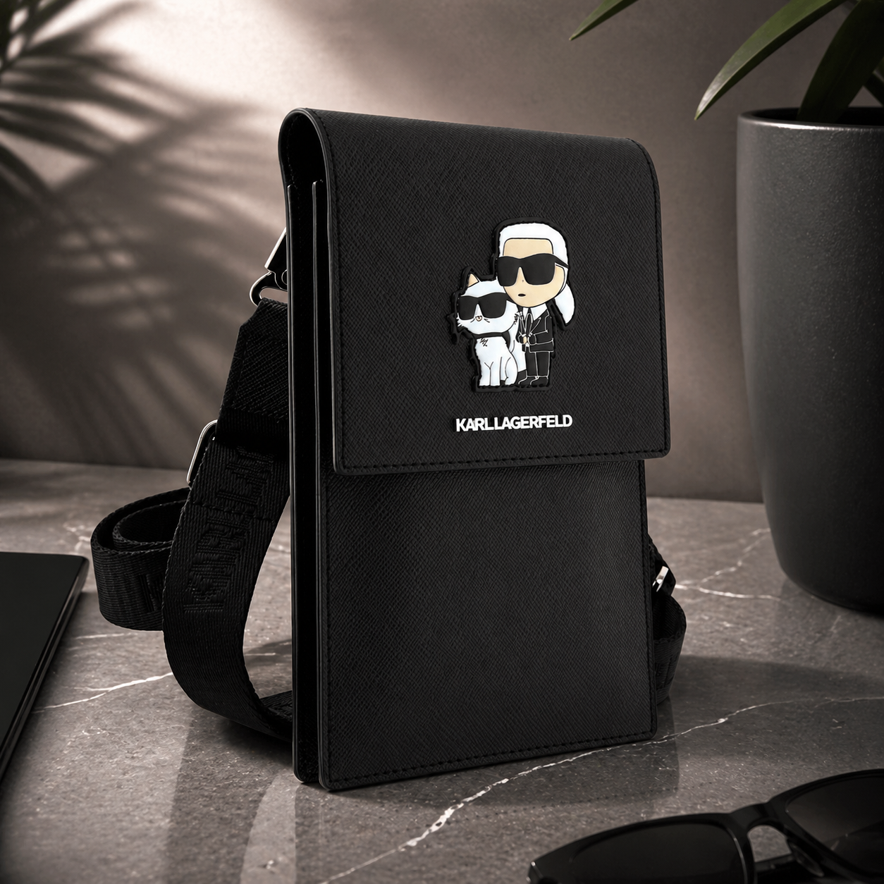 Karl Lagerfeld Saffiano Metal Logo NFT Taška na Telefon - pohled 1