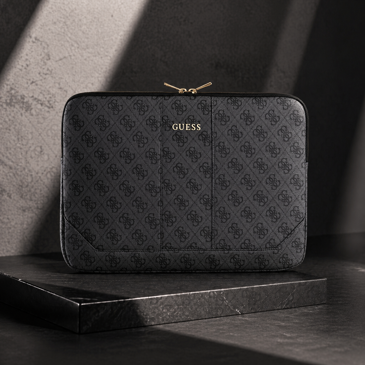 Guess PU Leather 4G Obal - pohled 1