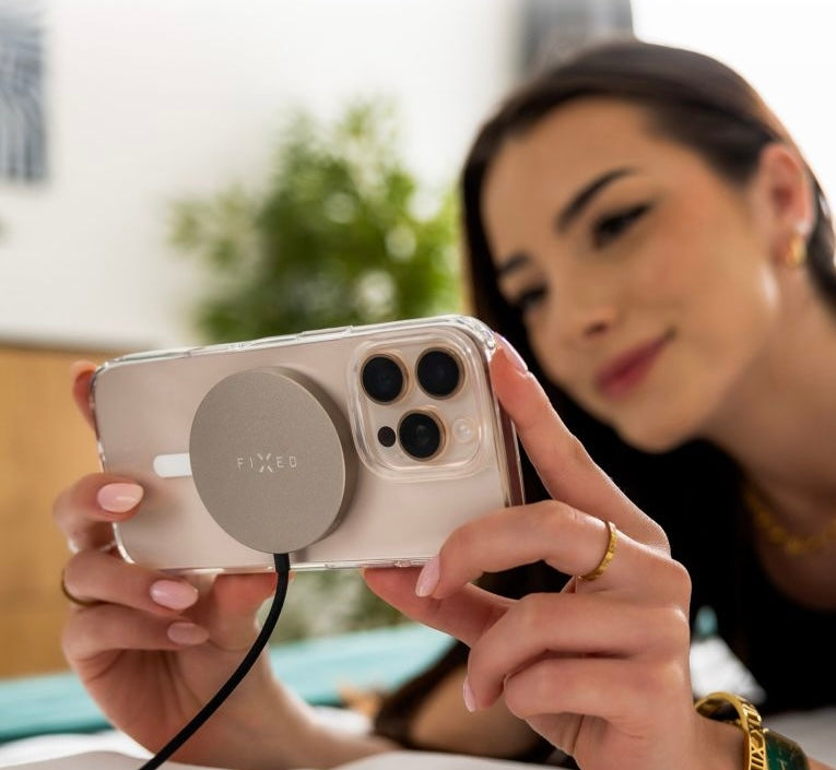 MagSafe bezdrátová nabíječka Qi2 FIXED titanová - pohled 4